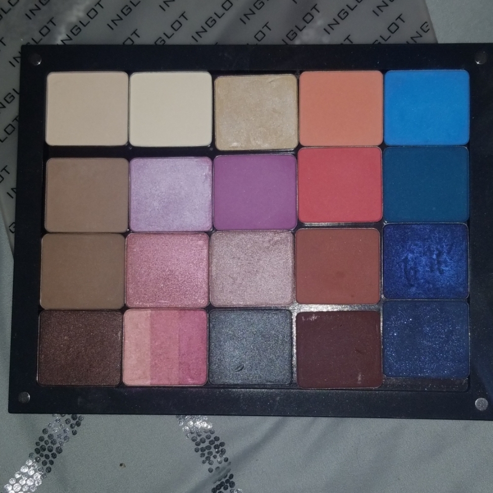 Trade w kates248-INGLOT eyeshadow freedom 22 pans